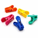Pinza para ropa con  Paola.webp