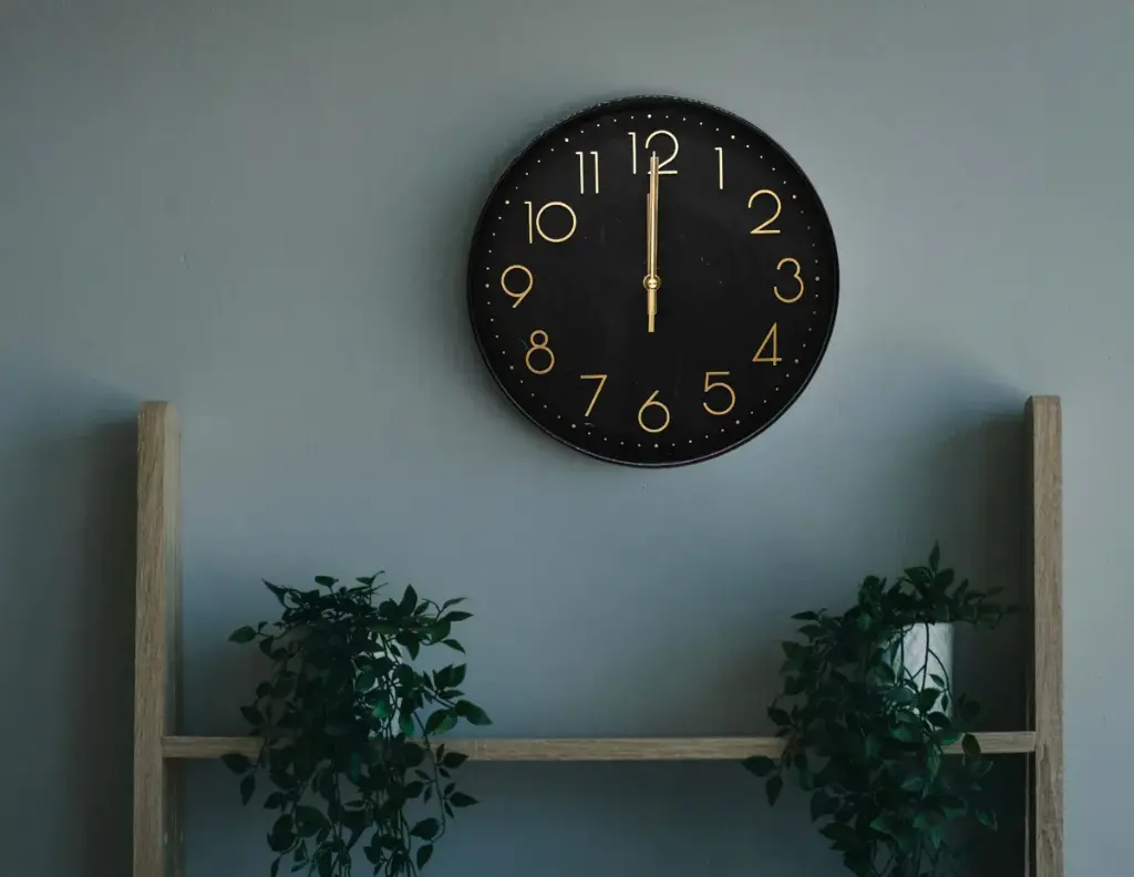 imgi_10_D_NQ_NP_2X_784426-MLM78622515745_082024-F-reloj-de-pared-minim.webp
