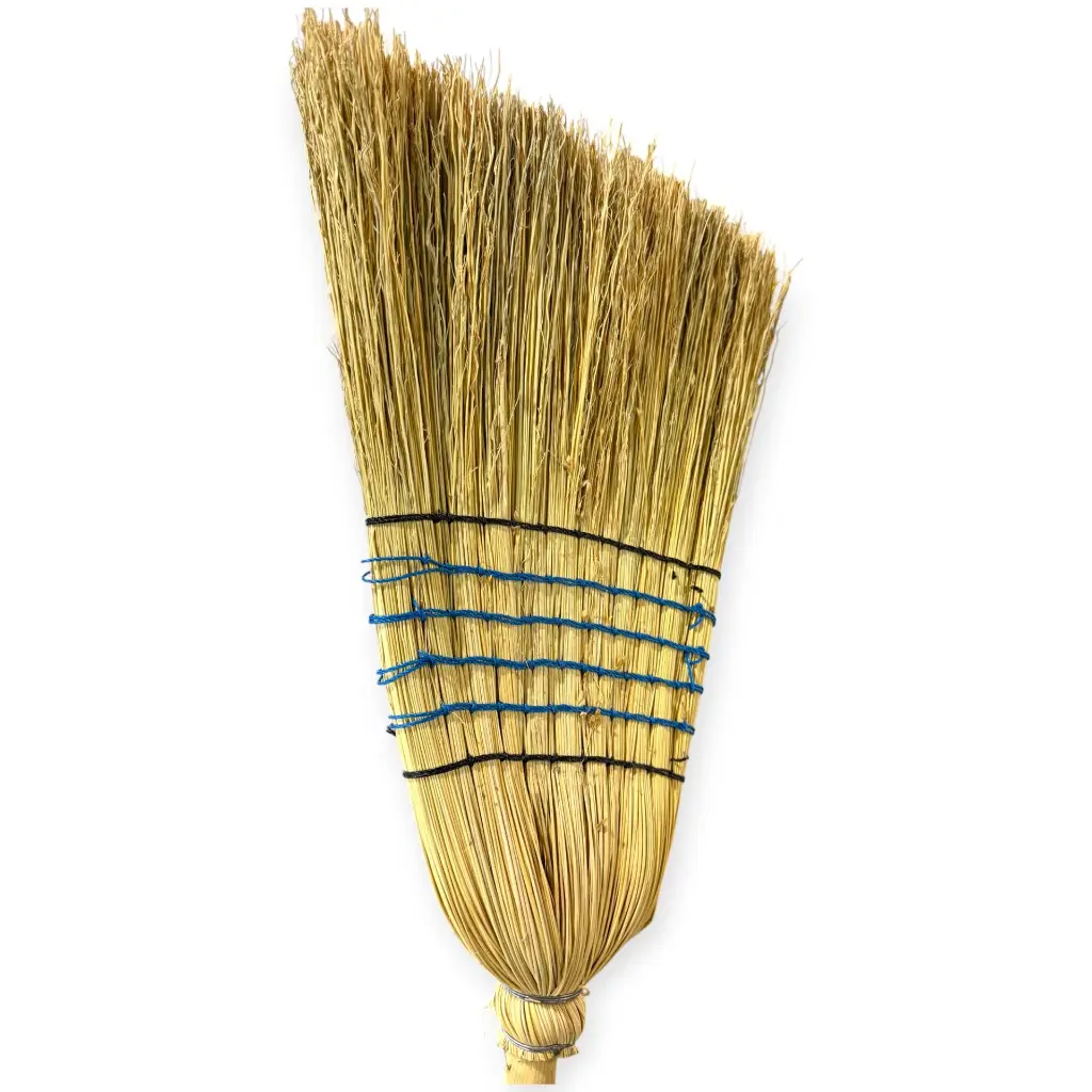 Escoba de Espiga mando de madera (3).webp