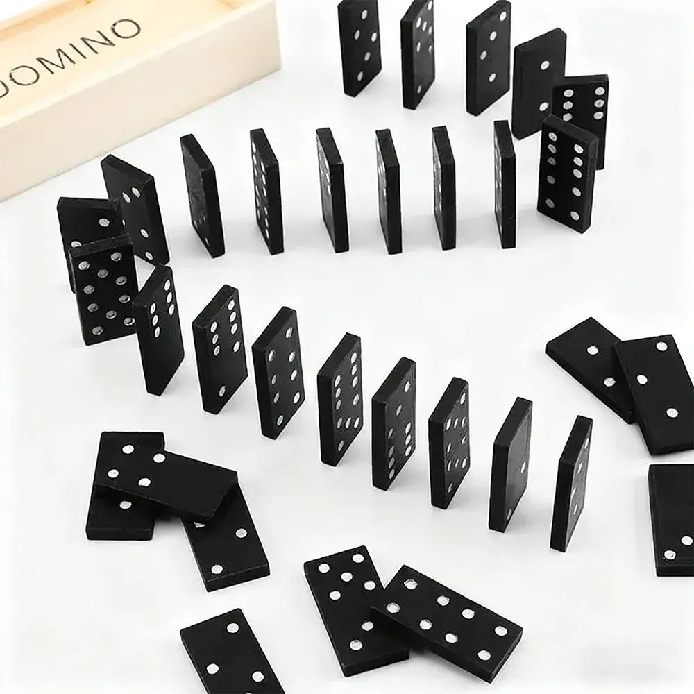 Domino con 28pz de plastico negra  (2).webp